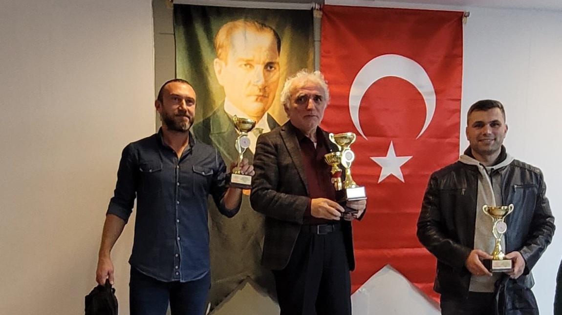 İLÇE ÖĞRETMENLER ARASI SATRANÇ TURNUVASI BİRİNCİSİ